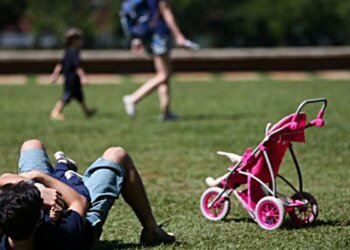 Pediatras pedem aprovação de lei com licença-paternidade de 1 mês