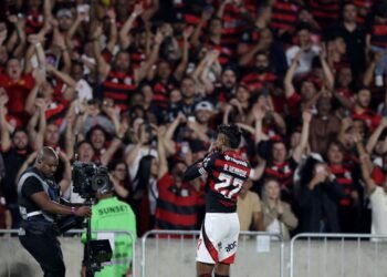 Fla vence e abre vantagem sobre Inter nas oitavas da Libertadores