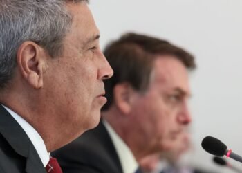 PF: Braga Netto viola proibição de manter contato com Bolsonaro