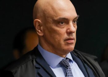 Moraes autoriza Bolsonaro a receber Tarcísio e outros aliados em casa