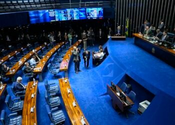 Senado aprova isenção de IR para quem ganha até dois salários-mínimos