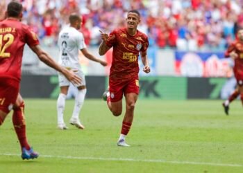 Bahia derrota Santos e ganha força na luta por vaga na Libertadores