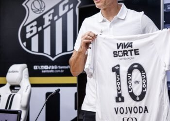 Vojvoda é apresentado oficialmente como novo técnico do Santos