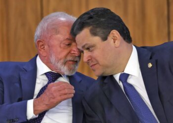 A bola está com o Congresso, diz Lula sobre pacote contra tarifaço