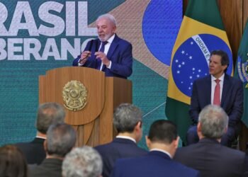 "Mundo está ávido para fazer negociação com o Brasil", afirma Lula