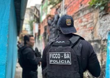 Polícia prende líder de facção que determinava ataques a tiros contra policiais
