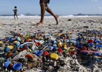 Pesquisadores propõem estratégias de combate ao microplástico no país