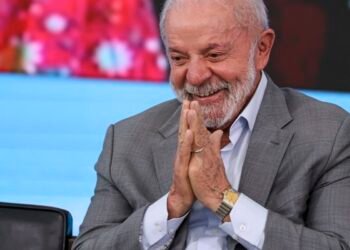 Lula descarta desafiar EUA, mas diz que Brasil não é republiqueta