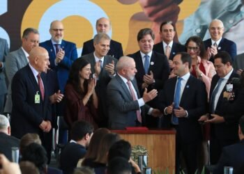 Lula assina decreto da TV 3.0; novo sistema deve começar em 2026