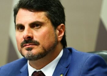 Moraes suspende uso de tornozeleira pelo senador Marcos do Val