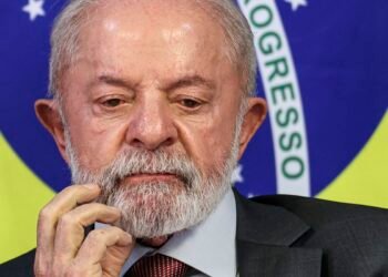 Lula critica atuação de Eduardo Bolsonaro nos EUA e pede cassação