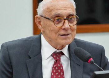 Suplicy passa mal e é internado em Maricá