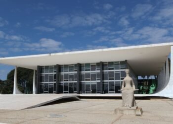 STF retoma sessões após recesso e fará defesa de Moraes