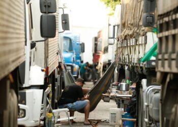 Unidades de saúde para caminhoneiros ficarão em postos nas rodovias