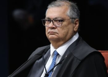 PF indicia mulher que tentou agredir Flávio Dino durante voo