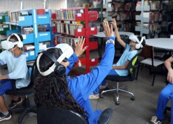 Rádio Nacional da Amazônia celebra dia do bioma em escola do DF