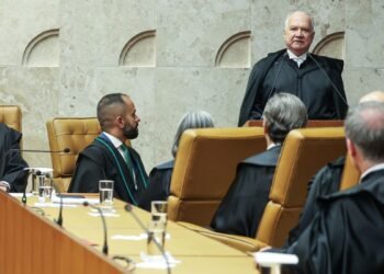 STF não deixará de julgar leis que afrontam a Constituição, diz Fachin