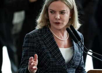 Gleisi critica EUA por fala de uso de “poder militar” contra Brasil