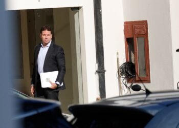 Fux vota por suspender todo processo sobre golpe contra Ramagem