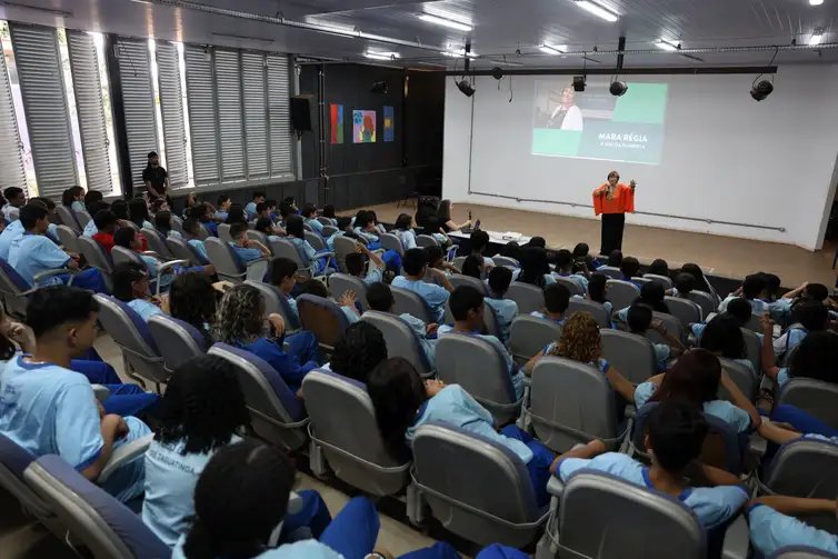Brasília (DF), 05/09/2025 - Alunos do CED 04 de Taguatinga participam de ação de ativação de marketing de Agência Brasil pelo Dia da Amazônia. Foto: Valter Campanato/Agência Brasil