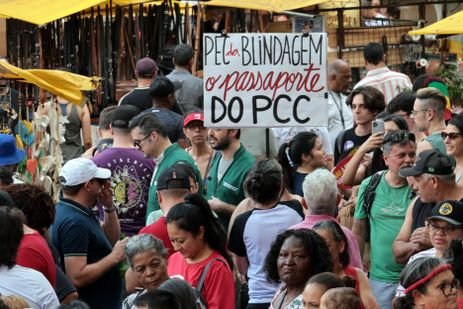 São Paulo (SP), 21/09/2025  Manifestantes participam de ato contra a PEC da Anistia e da Blindagem, no MASP. Foto: Paulo Pinto/Agência Brasil