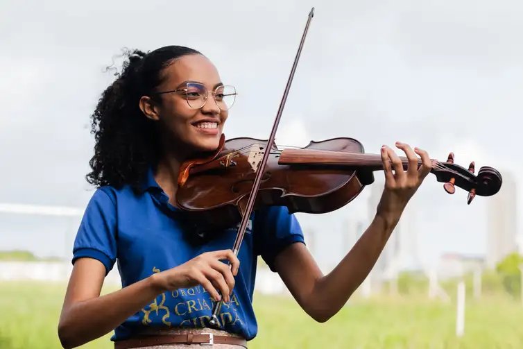 Recife (PE), 25/09/2025 - Ana Clara Gomes, integrante da Orquestra Criança Cidadã. Foto: Augusto Cataldi/Ascom OCC