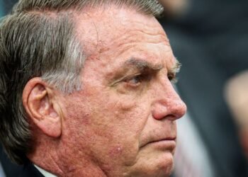 Bolsonaro pede autorização do STF para fazer procedimento médico