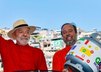 Governo lança programa para distribuir gás a 15,5 milhões de famílias