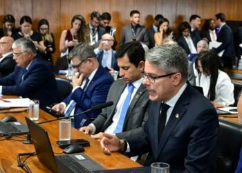 CCJ do Senado rejeita PEC da Blindagem por unanimidade