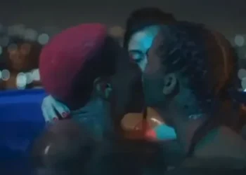 Prefeitura exibe filme com sexo em evento Infantil e revolta moradores na Bahia