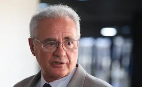 Brasília (DF), 24/09/2025 Senador , Renan Calheiros, durante coletiva após aprovação do projeto de lei (PL 1.952/2019) que isenta do Imposto de Renda quem recebe até R$ 5 mil mensais.  Foto: Lula Marques/Agência Brasil