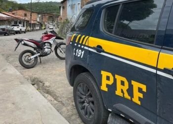 PRF detém condutor e apreende motocicleta