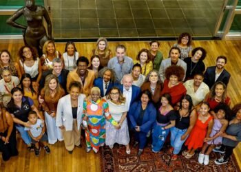 Lula assiste filme sobre catadora e alerta para invisibilidade