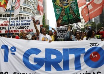 Desfile e Grito dos Excluídos tomam as ruas do centro do Rio