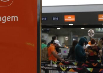 Aeroporto Santos Dumont fecha para limpeza da pista