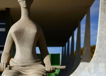 Advogado diz que fará “defesa verdadeira” e que Bolsonaro não está bem