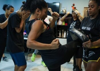 Projeto social no Rio oferece aulas de defesa pessoal para mulheres