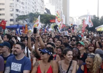 Ato no RJ com Caetano, Chico e Gil repudia anistia e PEC da Blindagem