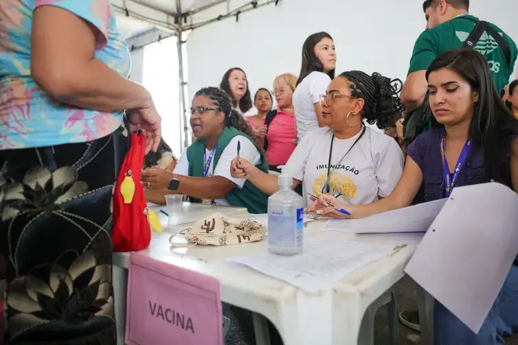 Fabio Rodrigues-Pozzebom/ Agência Brasil Brasília (DF) 17/10/2025 O Dia D nacional de multivacinação, mobilização voltada à atualização da caderneta de crianças e adolescentes menores de 15 anos, no Riacho Fundo II, cidade satéite de Brasília.   Foto: Fabio Rodrigues-Pozzebom/ Agência Brasil