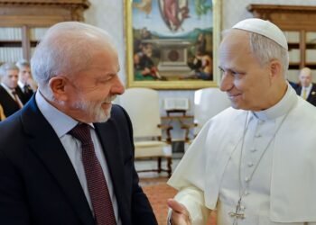 Lula se reúne com papa Leão XIV, pela primeira vez, no Vaticano