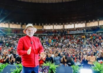 Governo anuncia edital para investir R$ 108 mi em cursinhos populares
