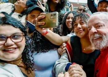 Lula: educação e política são pilares para país ter um futuro melhor