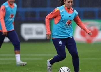 Meio-campista Angelina espera jogo difícil contra a Inglaterra