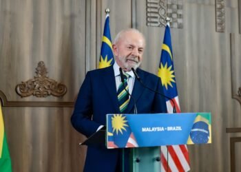 “Ele tem meu telefone e eu tenho o dele”, diz Lula sobre Trump