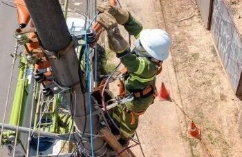 Operação Gatonet remove 14 toneladas de cabos irregulares de telefonia e internet na Bahia