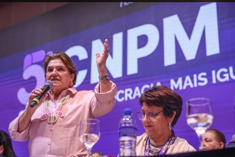 Brasília (DF), 01/10/2025 – A ministra da mulheres, Márcia Lopres (c), discursa na 5ª Conferência Nacional de Políticas para as Mulheres.
Foto: José Cruz/Agência Brasil