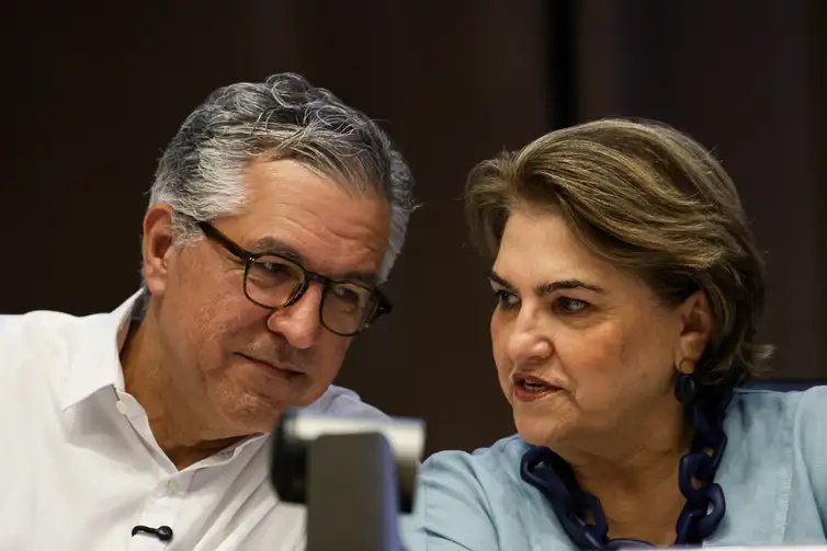 Brasília (DF), 28/10/2025 - O ministro da Saúde, Alexandre Padilha, e a ministra das Mulheres, Márcia Lopes, durante o lançamento do Fórum de Mulheres na Saúde, espaço permanente para debater e fortalecer políticas públicas de saúde para as mulheres. Foto: Marcelo Camargo/Agência Brasil