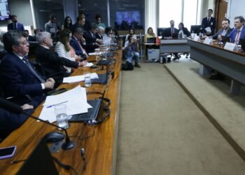 Haddad diz que cortar benefícios tributários é combater privilégios