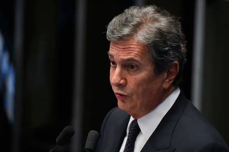 Fabio Rodrigues Pozzebom/Agência Brasil Brasília - O senador Fernando Collor de Mello, fala durante o quinto dia de julgamento final do processo de impeachment da presidenta afastada, Dilma Rousseff, no Senado (Fabio Rodrigues Pozzebom/Agência Brasil)