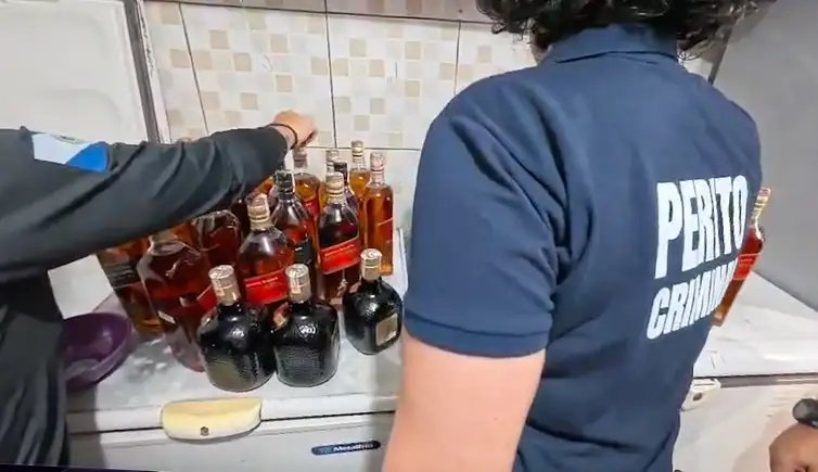 Rio de Janeiro - 05/10/2025 Policia do Rio apreende bebidas suspeitas na capital e Baixada. Foto:  Divulgação Polícia civil/RJ